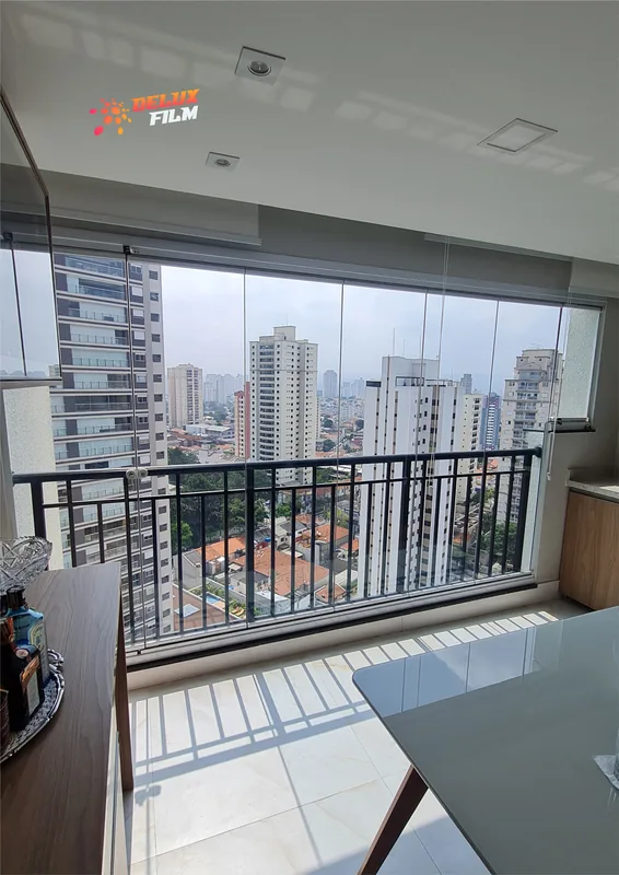 Película nano cerâmica aplicada em vidro