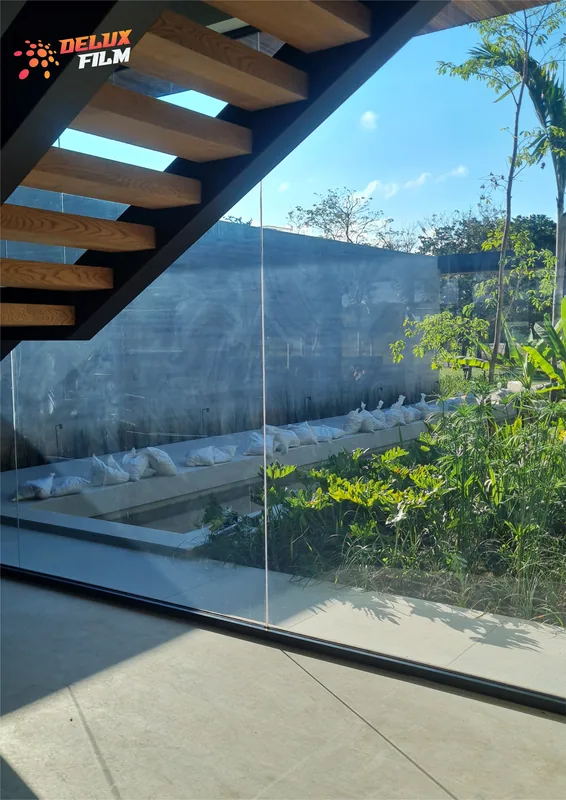 Película nano cerâmica aplicada em vidro