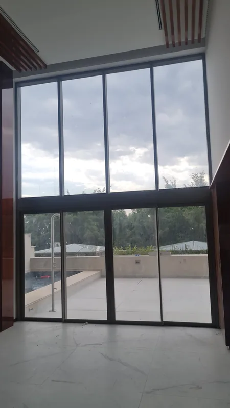 Película nano cerâmica aplicada em fachada envidraçada no Ibirapuera, São Paulo