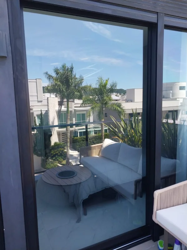 Película nano cerâmica aplicada em flat em Jurerê Internacional, Florianópolis