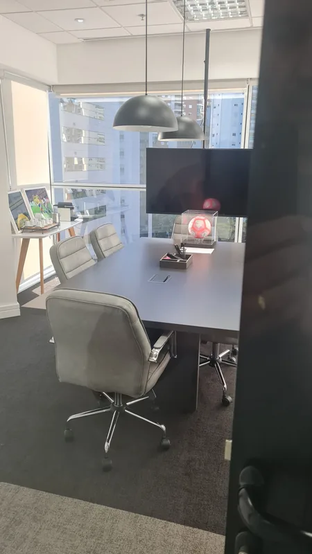Película nano cerâmica aplicada em escritório corporativo em São Paulo
