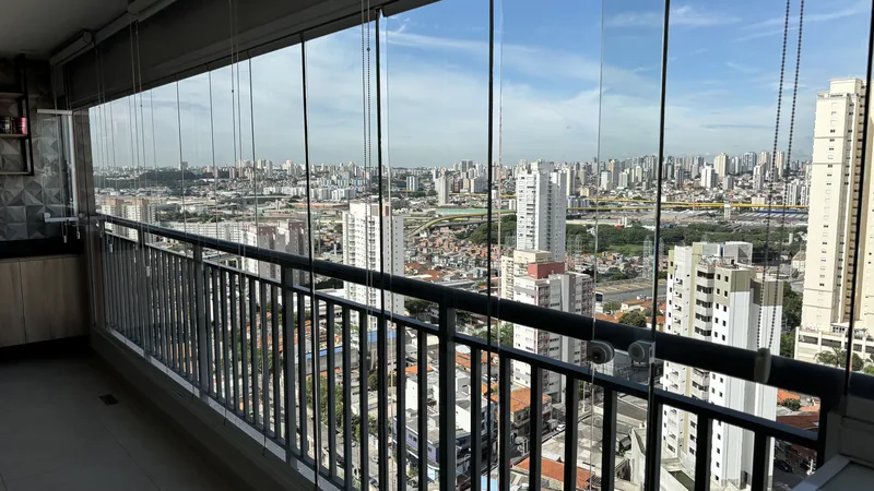 Película nano cerâmica aplicada em sacada de apartamento no Brooklin, São Paulo