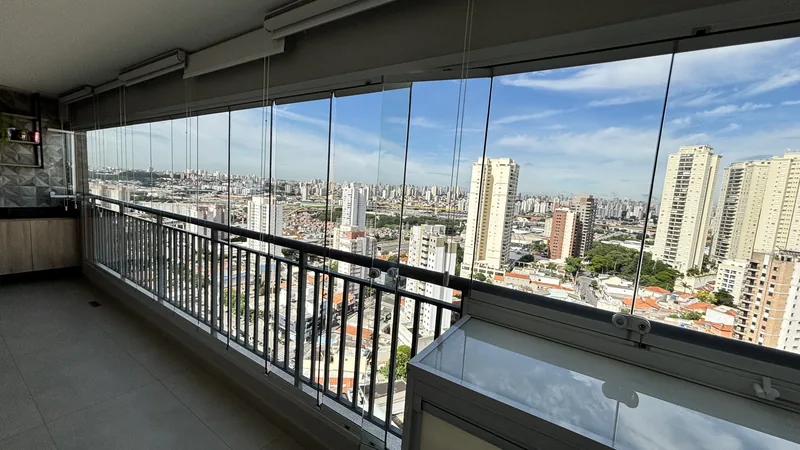 Película nano cerâmica aplicada em sacada de apartamento no Brooklin, São Paulo