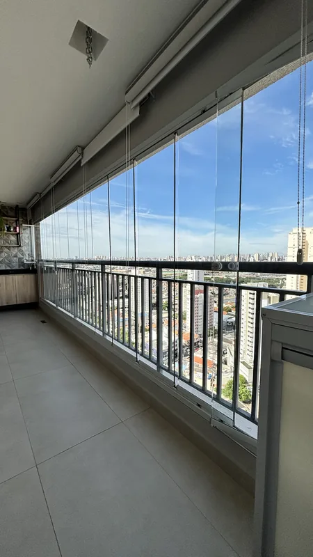 Película nano cerâmica aplicada em sacada de apartamento no Brooklin, São Paulo