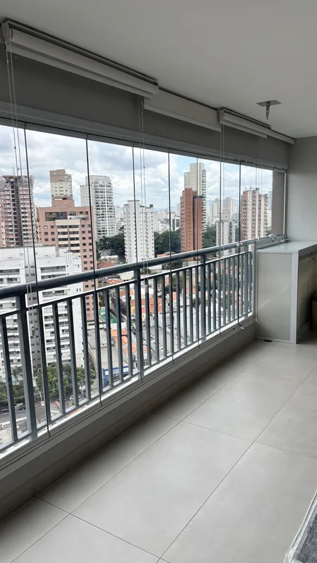 Película nano cerâmica aplicada em sacada de apartamento no Brooklin, São Paulo