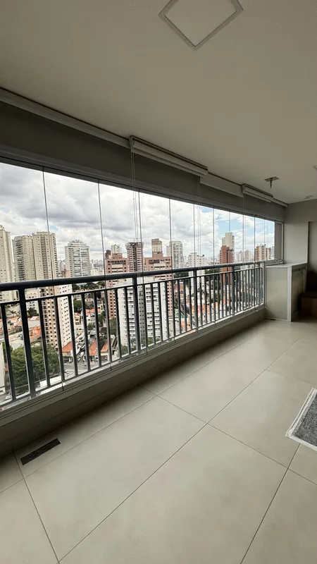 Película nano cerâmica aplicada em sacada de apartamento no Brooklin, São Paulo