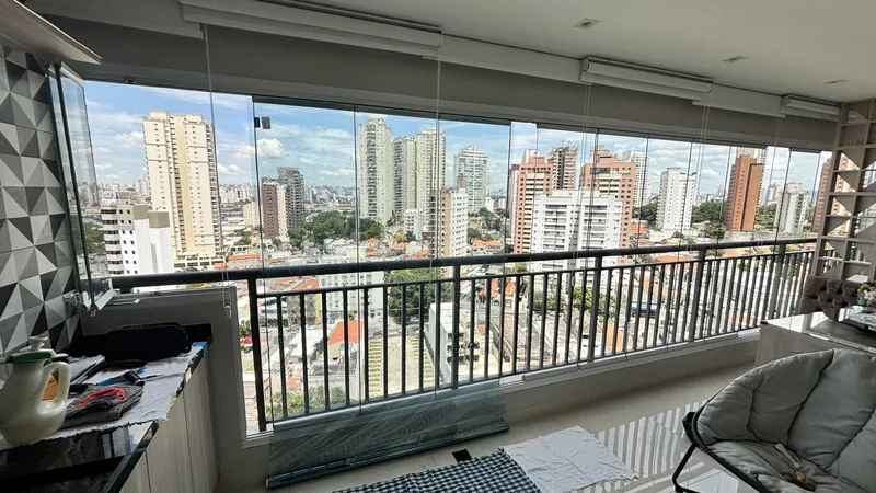 Película nano cerâmica aplicada em sacada de apartamento nos Jardins, São Paulo