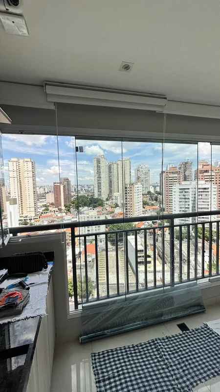 Película nano cerâmica aplicada em sacada de apartamento nos Jardins, São Paulo