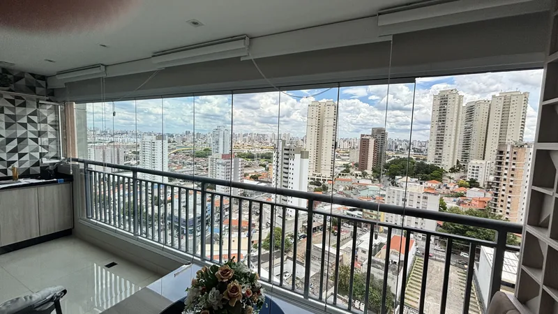 Película nano cerâmica aplicada em sacada de apartamento nos Jardins, São Paulo