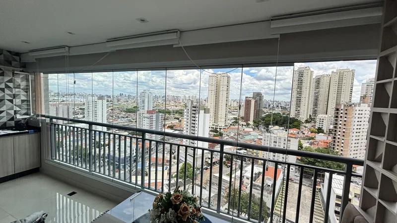 Película nano cerâmica aplicada em sacada de apartamento nos Jardins, São Paulo