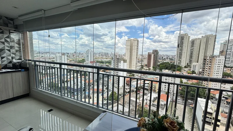 Película nano cerâmica aplicada em sacada de apartamento nos Jardins, São Paulo