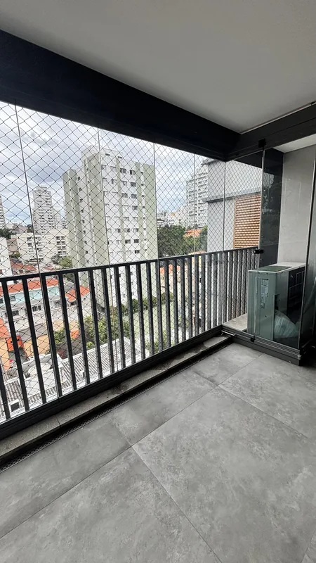 Película nano cerâmica aplicada em sacada de apartamento na Vila Mariana, São Paulo