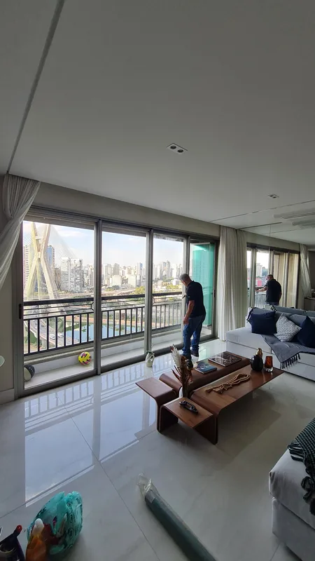 Película nano cerâmica aplicada em sacada de apartamento no Brooklin, São Paulo