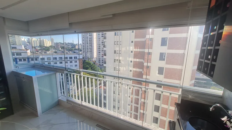 Película nano cerâmica aplicada em sacada de apartamento na Lapa, São Paulo