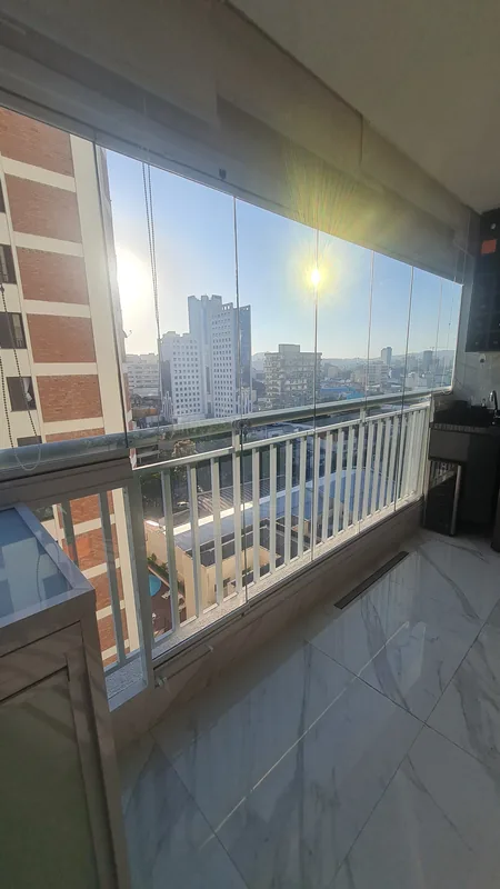 Película nano cerâmica aplicada em sacada de apartamento na Lapa, São Paulo