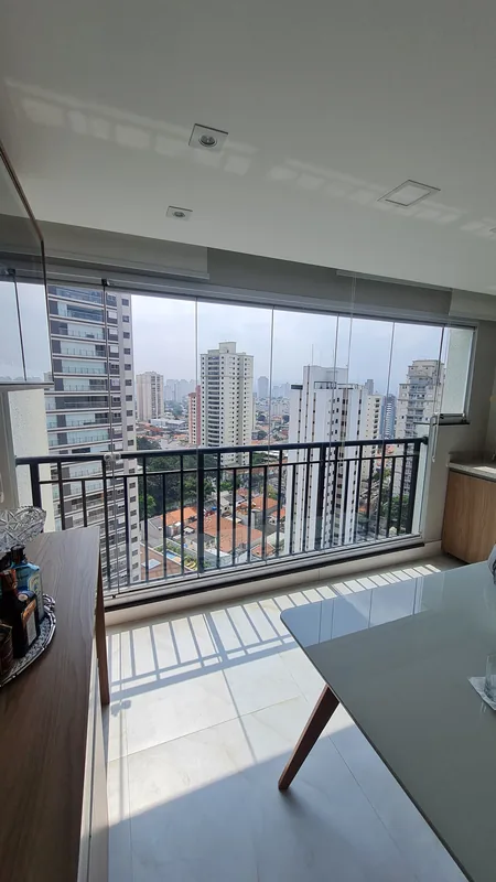 Película nano cerâmica aplicada em sacada de apartamento na Mooca, São Paulo