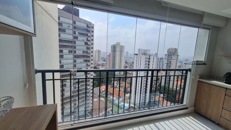 Película nano cerâmica aplicada em sacada de apartamento na Mooca, São Paulo