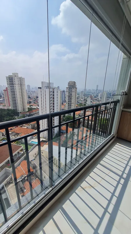 Película nano cerâmica aplicada em sacada de apartamento na Mooca, São Paulo