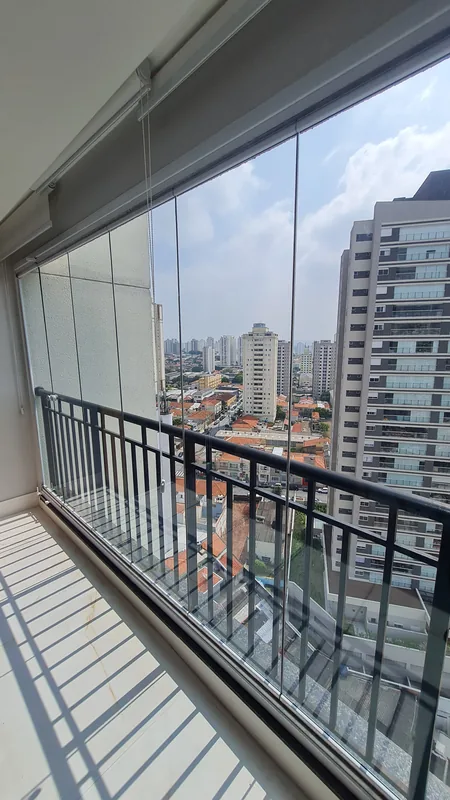 Película nano cerâmica aplicada em sacada de apartamento na Mooca, São Paulo