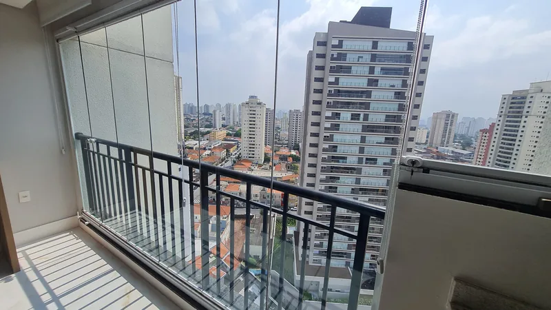 Película nano cerâmica aplicada em sacada de apartamento na Mooca, São Paulo