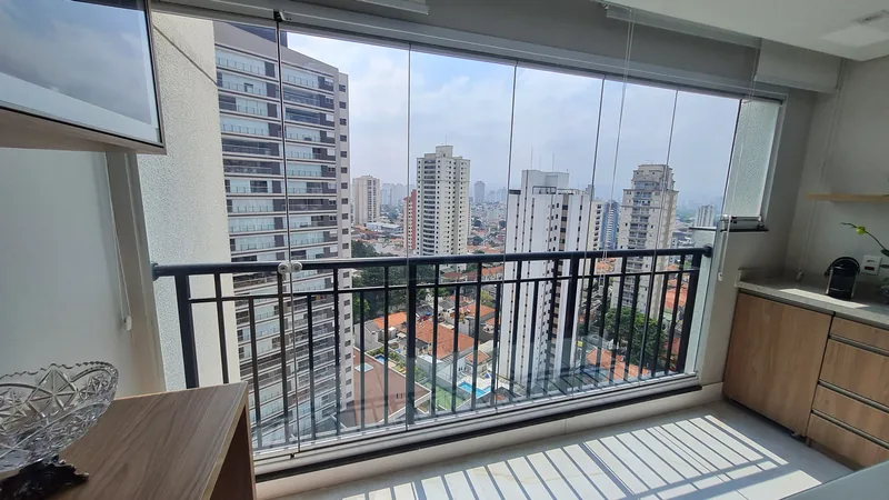 Película nano cerâmica aplicada em sacada de apartamento na Mooca, São Paulo