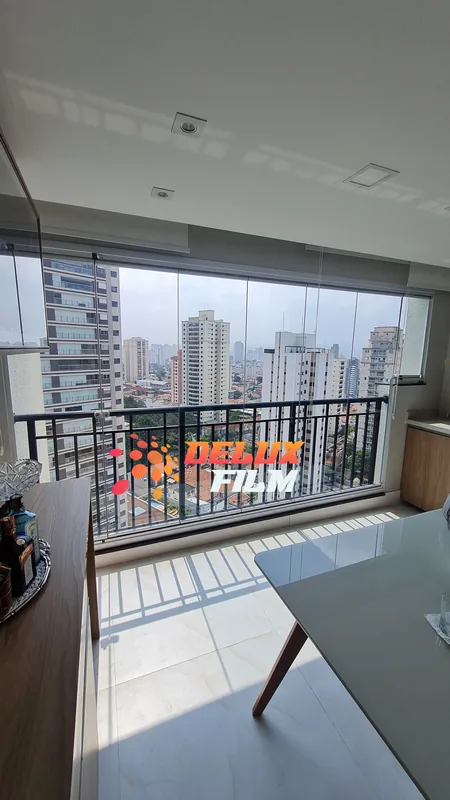 Película nano cerâmica aplicada em sacada de apartamento na Mooca, São Paulo