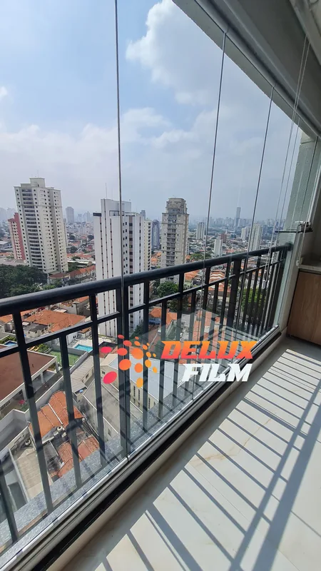 Película nano cerâmica aplicada em sacada de apartamento na Mooca, São Paulo
