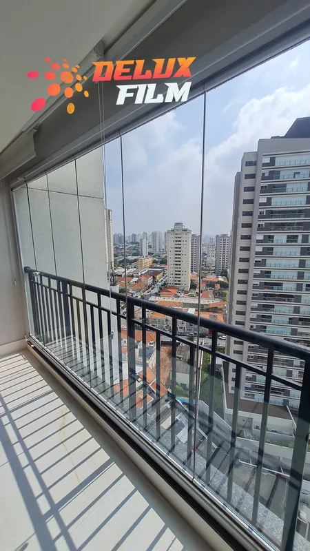 Película nano cerâmica aplicada em sacada de apartamento na Mooca, São Paulo