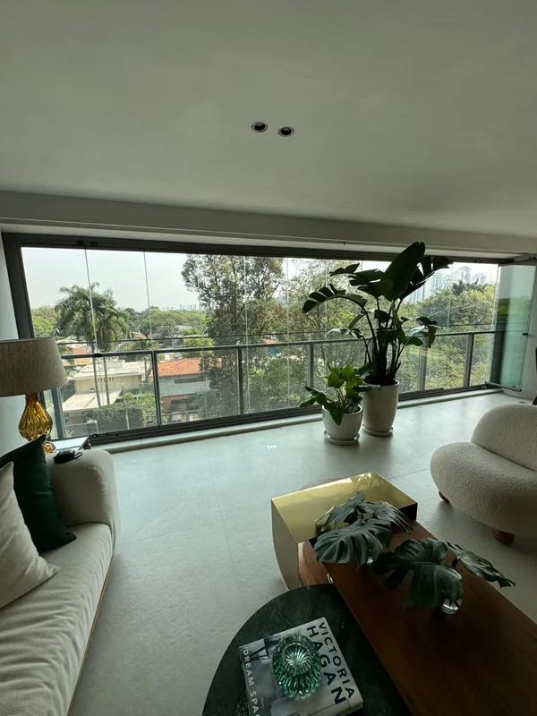 Película nano cerâmica aplicada em sacada de apartamento em Pinheiros, São Paulo