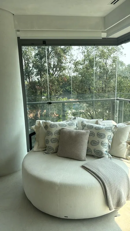 Película nano cerâmica aplicada em sacada de apartamento em Pinheiros, São Paulo