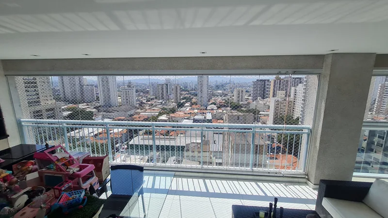 Película nano cerâmica aplicada em sacada de apartamento na Pompeia, São Paulo