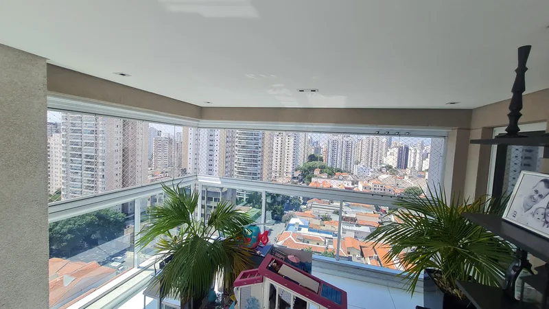 Película nano cerâmica aplicada em sacada de apartamento na Pompeia, São Paulo