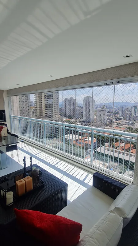 Película nano cerâmica aplicada em sacada de apartamento na Pompeia, São Paulo