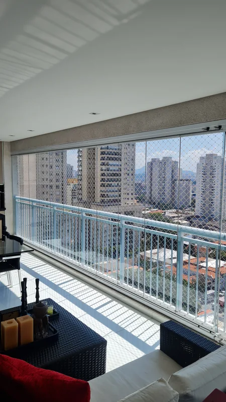 Película nano cerâmica aplicada em sacada de apartamento na Pompeia, São Paulo