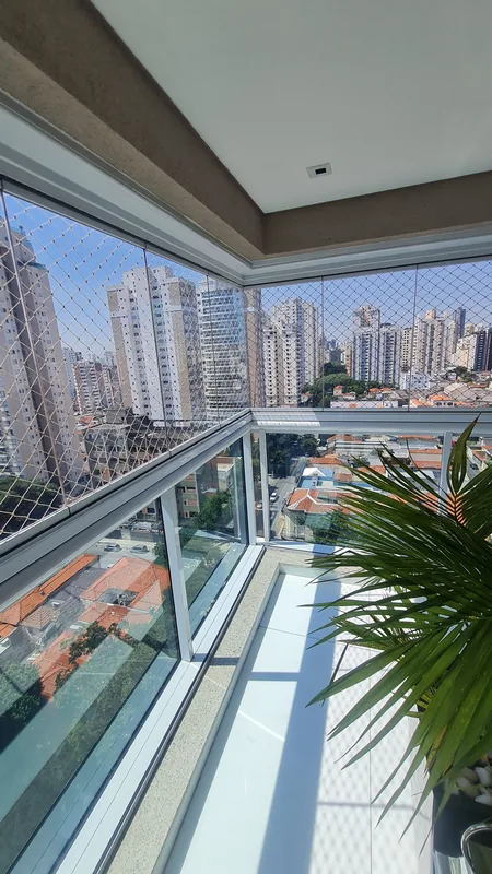 Película nano cerâmica aplicada em sacada de apartamento na Pompeia, São Paulo