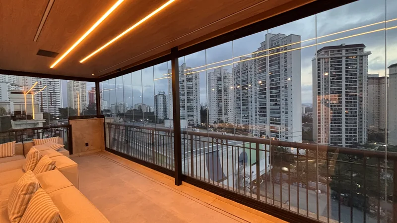 Película nano cerâmica aplicada em sacada de apartamento na Vila Prudente, São Paulo