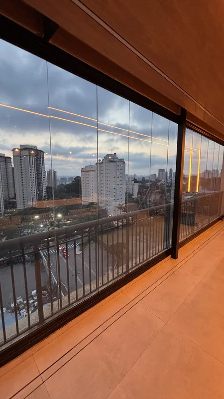 Película nano cerâmica aplicada em sacada de apartamento na Vila Prudente, São Paulo