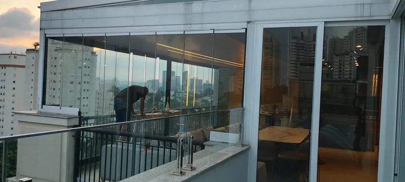 Película nano cerâmica aplicada em sacada de apartamento na Vila Prudente, São Paulo