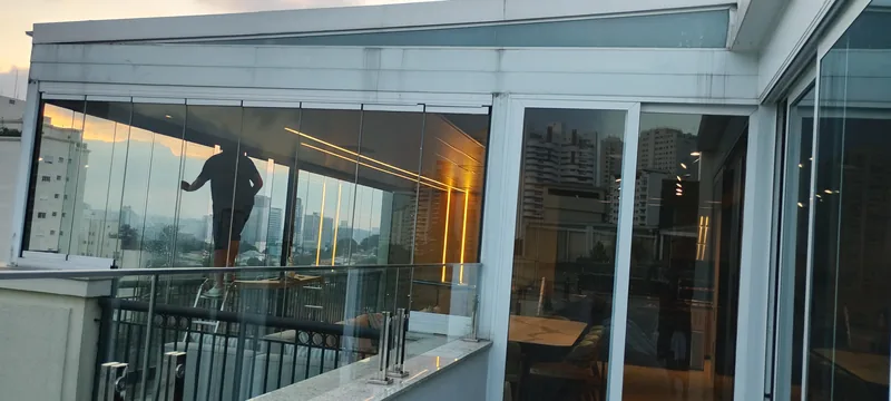 Película nano cerâmica aplicada em sacada de apartamento na Vila Prudente, São Paulo