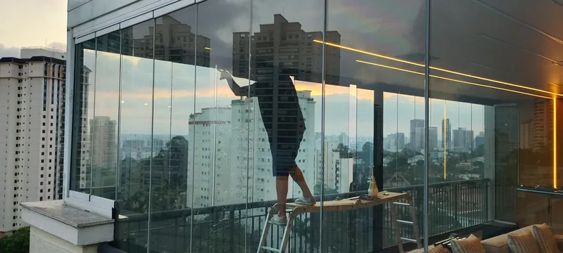 Película nano cerâmica aplicada em sacada de apartamento na Vila Prudente, São Paulo