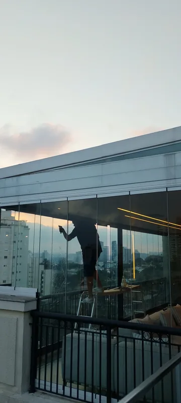 Película nano cerâmica aplicada em sacada de apartamento na Vila Prudente, São Paulo