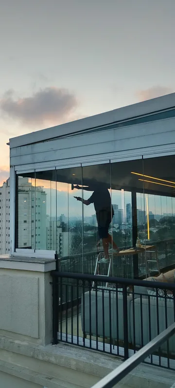 Película nano cerâmica aplicada em sacada de apartamento na Vila Prudente, São Paulo