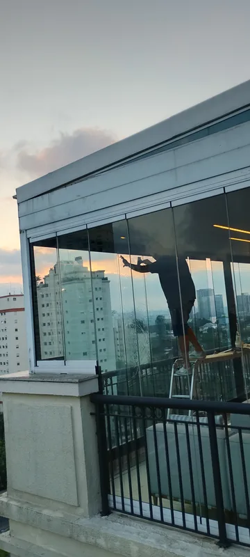 Película nano cerâmica aplicada em sacada de apartamento na Vila Prudente, São Paulo