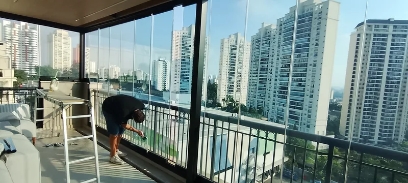 Película nano cerâmica aplicada em sacada de apartamento na Vila Prudente, São Paulo