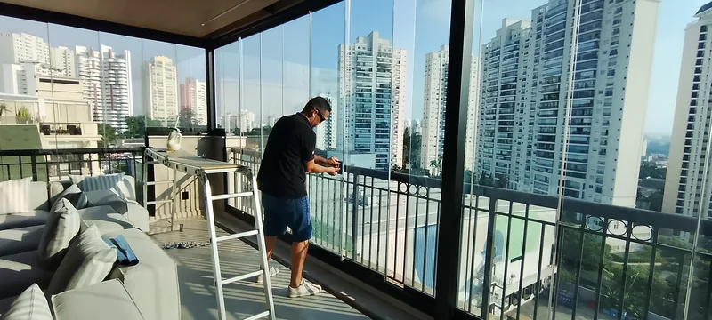 Película nano cerâmica aplicada em sacada de apartamento na Vila Prudente, São Paulo