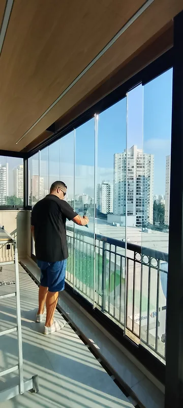 Película nano cerâmica aplicada em sacada de apartamento na Vila Prudente, São Paulo