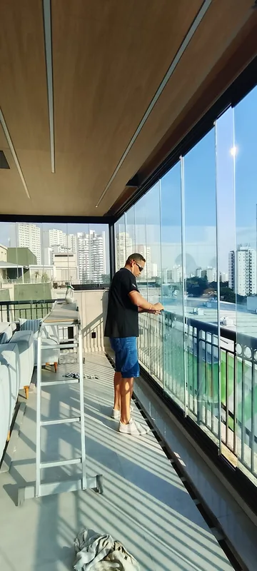 Película nano cerâmica aplicada em sacada de apartamento na Vila Prudente, São Paulo