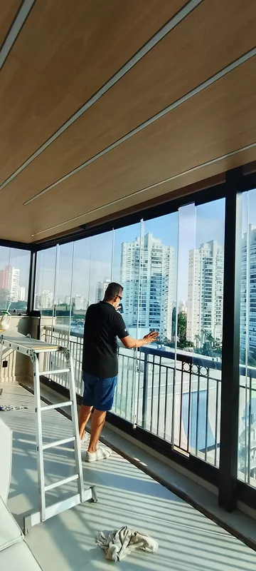 Película nano cerâmica aplicada em sacada de apartamento na Vila Prudente, São Paulo
