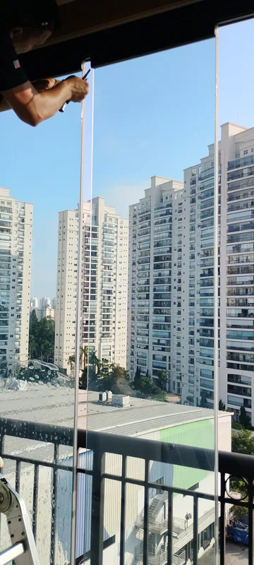 Película nano cerâmica aplicada em sacada de apartamento na Vila Prudente, São Paulo