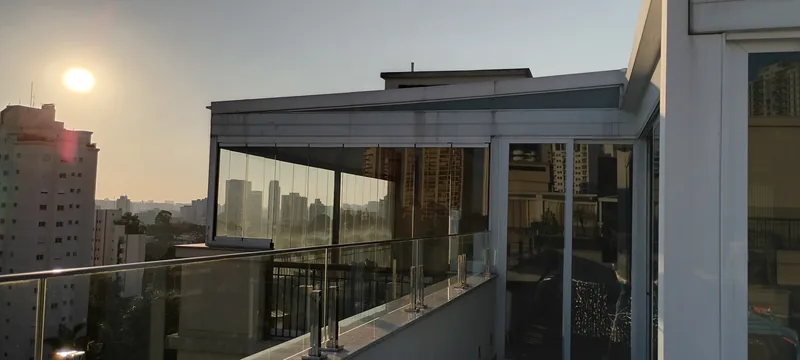 Película nano cerâmica aplicada em sacada de apartamento na Vila Prudente, São Paulo